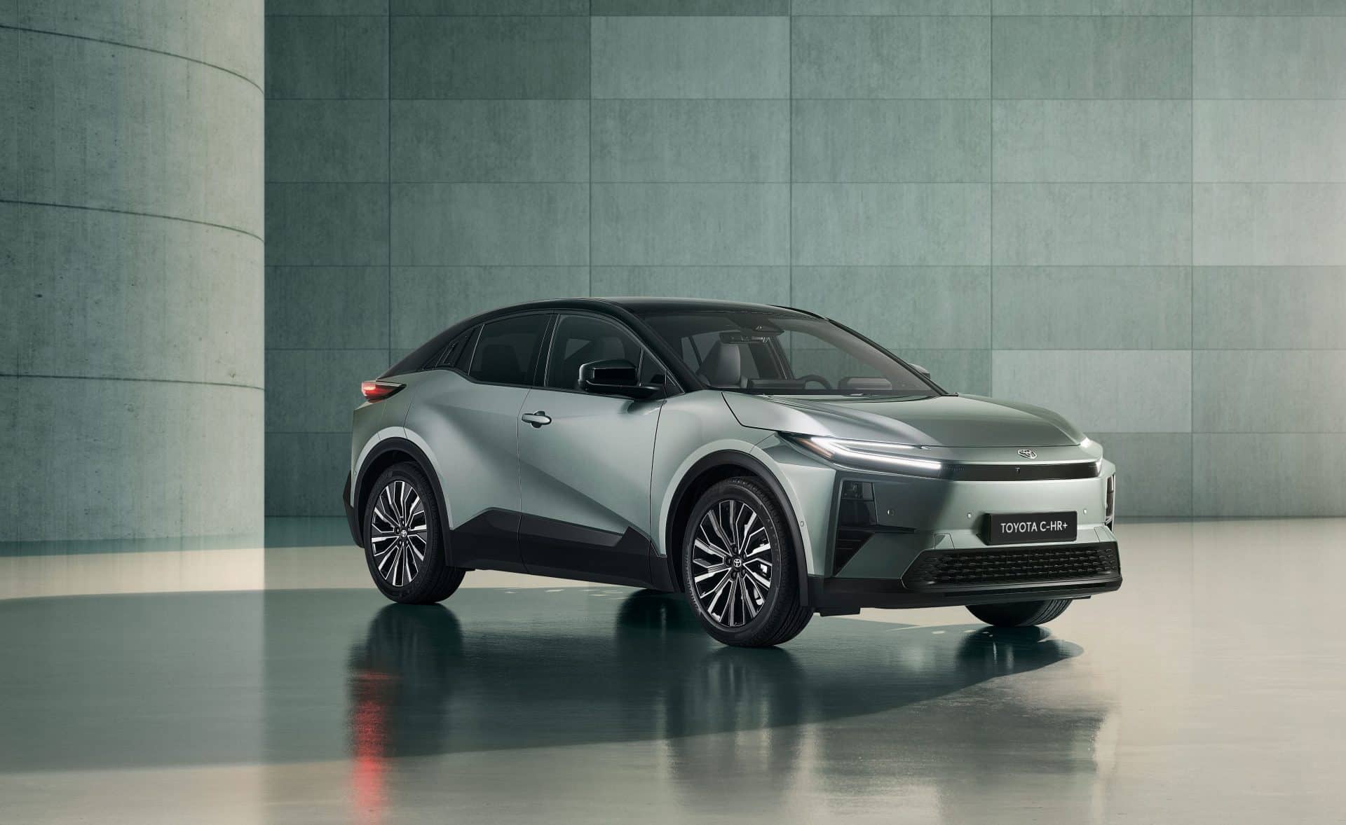 BYD Atto 3 EVO vs Toyota C-HR+: Ποιο compact ηλεκτρικό SUV είναι η καλύτερη αγορά;