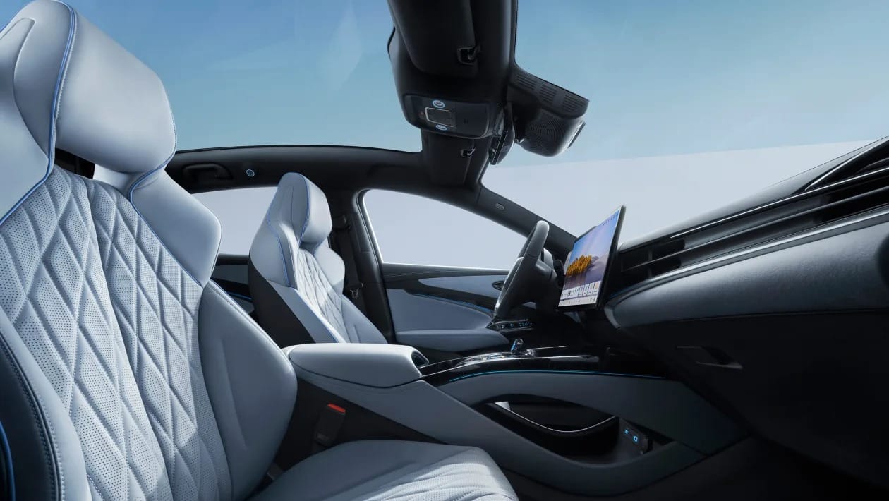 BYD Seal Excellence 523 PS: Τετρακίνητο ηλεκτρικό sedan με 3,8’’ τα 0-100