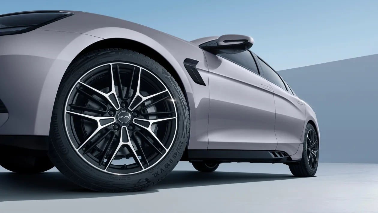 BYD Seal Excellence 523 PS: Τετρακίνητο ηλεκτρικό sedan με 3,8’’ τα 0-100