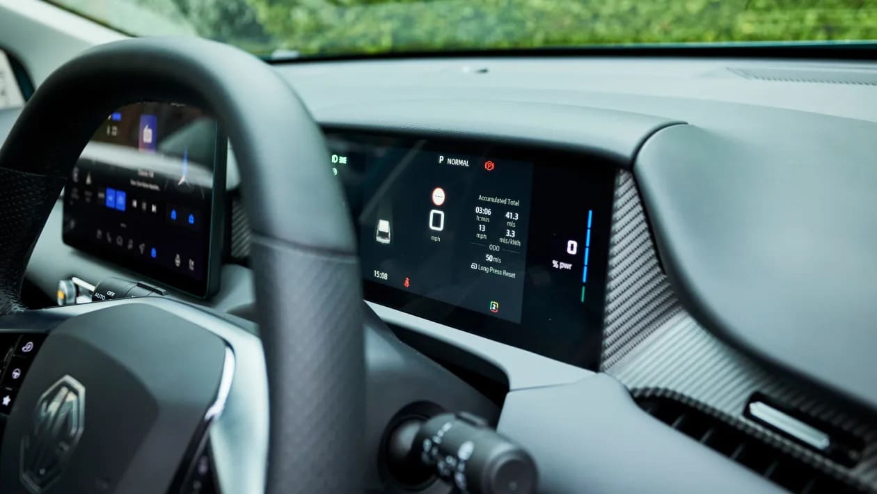 Νέο MG4 2026: Έγινε Premium, έμεινε προσιτό