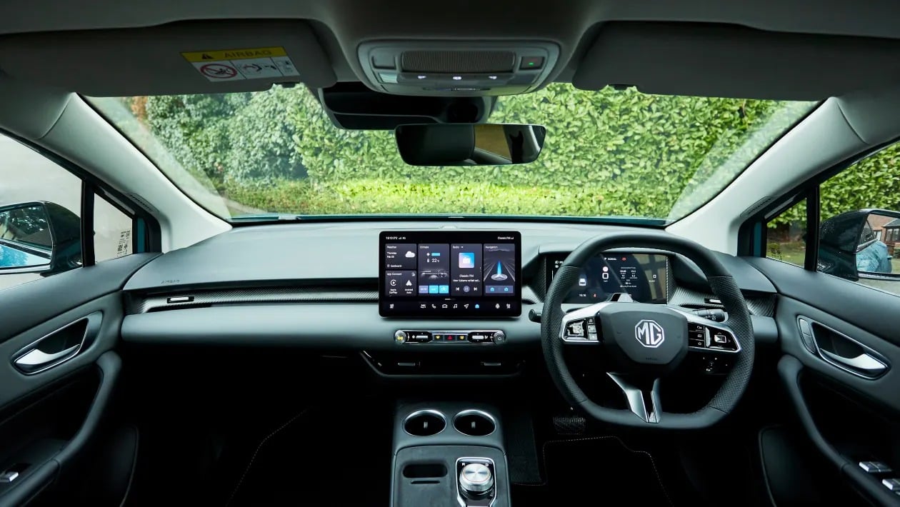 Νέο MG4 2026: Έγινε Premium, έμεινε προσιτό