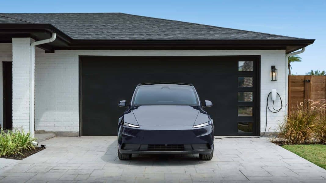 Tesla Model Y Standard AWD: Τετρακίνηση με μικρή μπαταρία, τι αλλάζει σε επιδόσεις, αυτονομία και τιμή