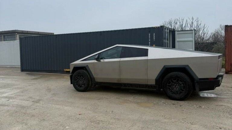 Στην Θεσσαλονίκη κυκλοφορεί το πρώτο Telsa Cybertruck