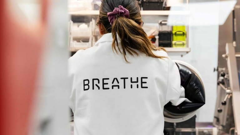 Volvo: Τέλος στη αργή φόρτιση των ηλεκτρικών στο κρύο