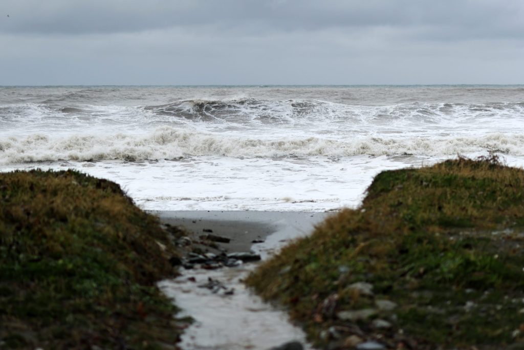 Καιρός: Σε ποιες περιοχές παραμένει η πορτοκαλί προειδοποίηση - Επικαιροποίηση έκτακτου δελτίου - ertnews.gr