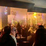 Πατρινό καρναβάλι: Ξέφρενο γλέντι στους πεζόδρομους μετά την παρέλαση των αρμάτων