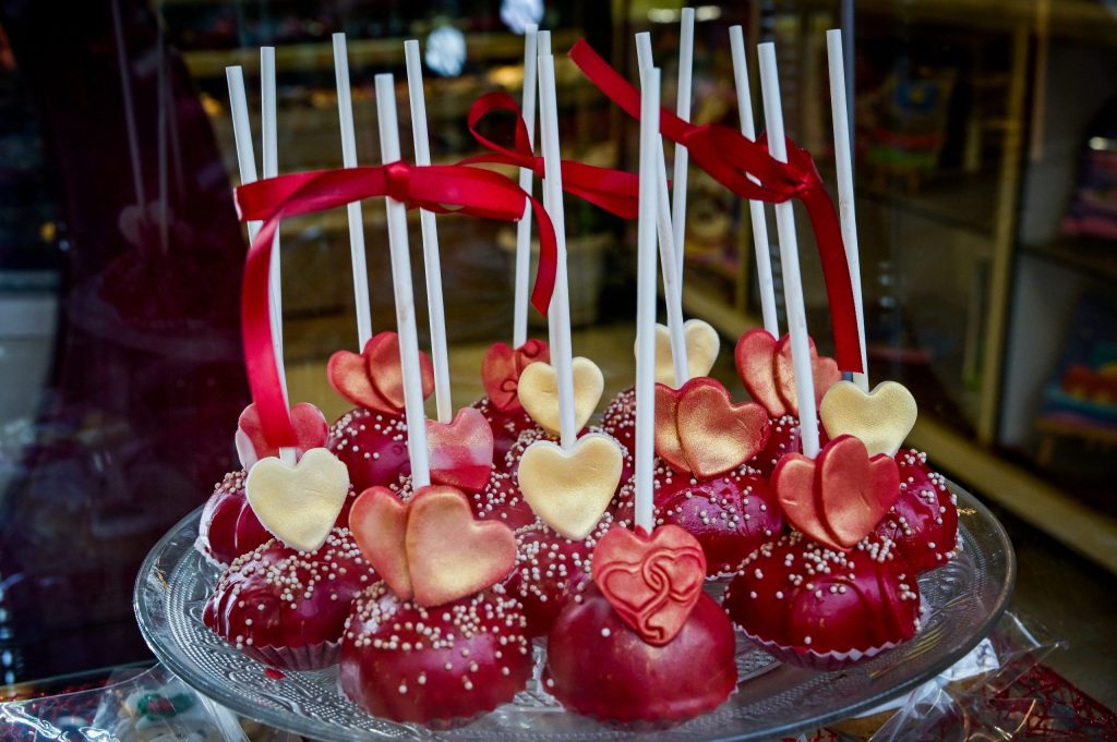 Εορτολόγιο: Ποιοι γιορτάζουν στις 14 Φεβρουαρίου - ertnews.gr