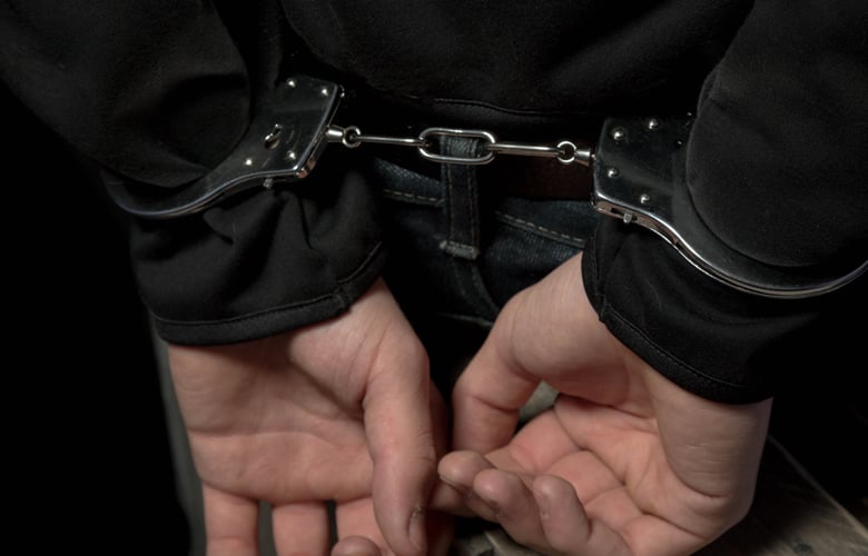 Δίωξη για κακούργημα στον 51χρονο διανομέα για τον άγριο τσακωμό με 70χρονο οδηγό στην Αχαρνών