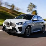 Η BMW ξεπερνά τα 500 χλμ. σε αυτονομία με τα ανανεωμένα iX1 και iX2
