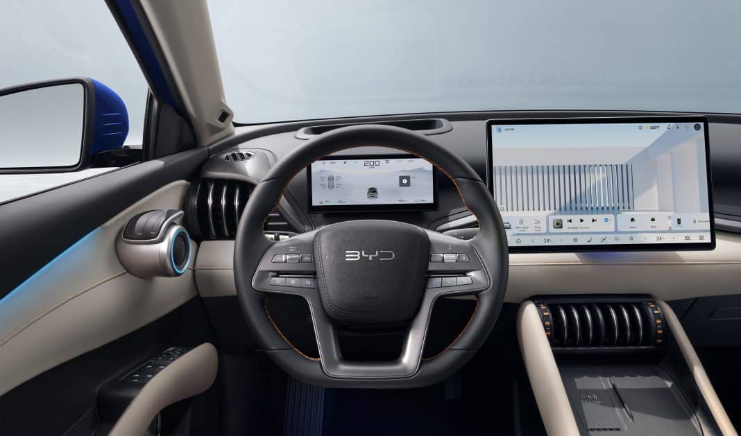 BYD Atto 3 EVO vs Toyota C-HR+: Ποιο compact ηλεκτρικό SUV είναι η καλύτερη αγορά;