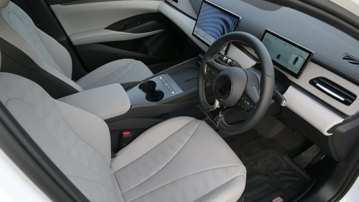 Volkswagen Passat Passat vs BYD Seal 6: Η μάχη των PHEV station wagon