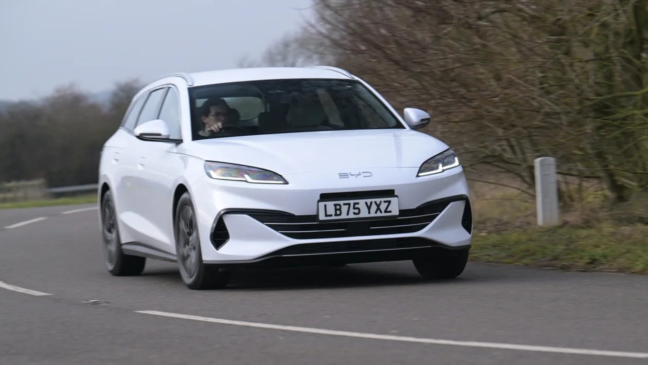 Volkswagen Passat Passat vs BYD Seal 6: Η μάχη των PHEV station wagon