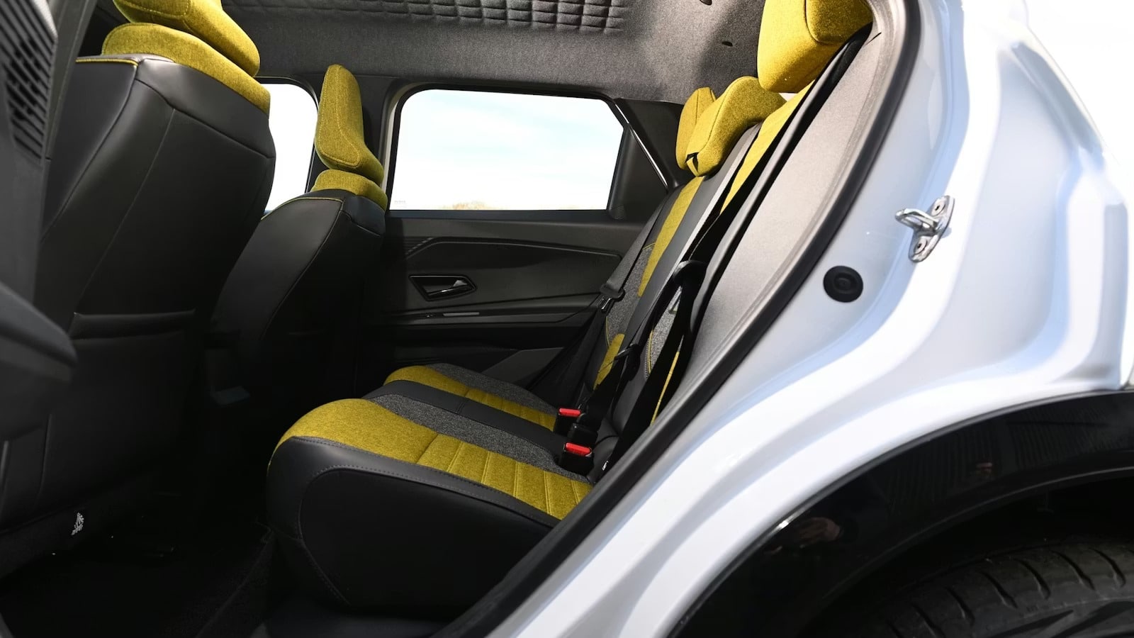 Renault 5 E-Tech vs MG4 Urban: Άλλα κόλπα