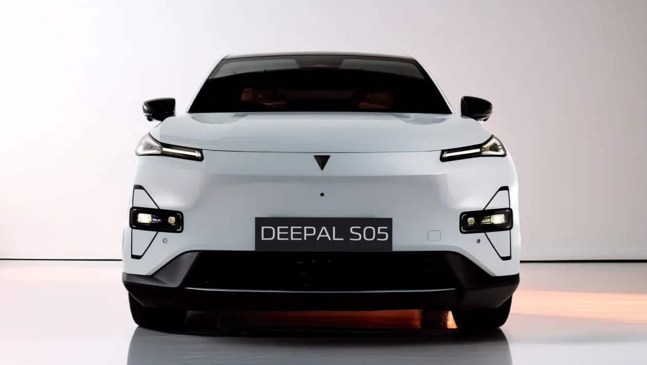 Το νέο Changan Deepal S05 έρχεται Ευρώπη να ανταγωνιστεί τα Skoda Elroq και Kia EV3