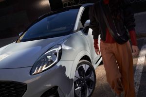 Η προηγμένη τεχνολογία φωτισμού Matrix LED της Ford κάνει τη νύχτα μέρα, για ακόμα περισσότερη ασφάλεια