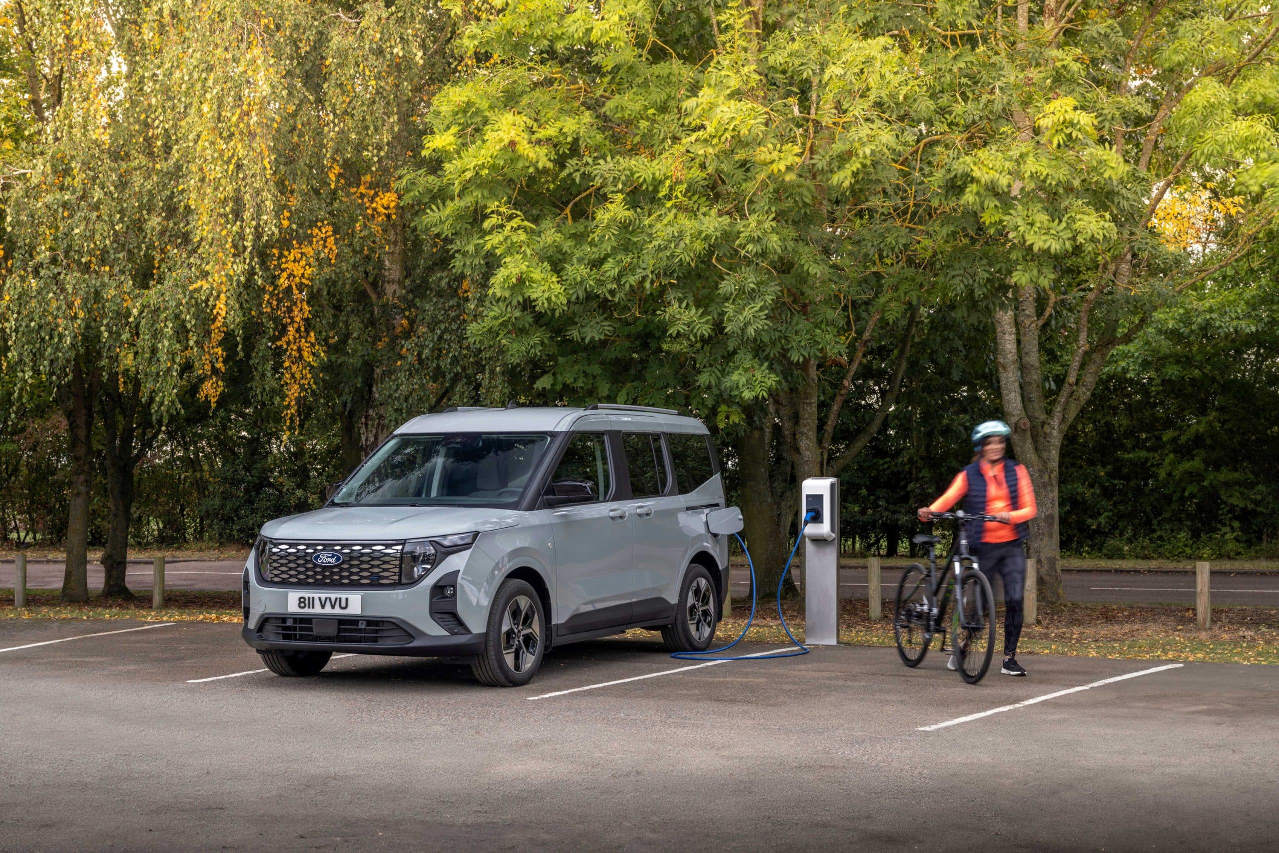 Όλα όσα χρειάζεται να γνωρίζετε για το αναβαθμισμένο Ford E-Tourneo Courier