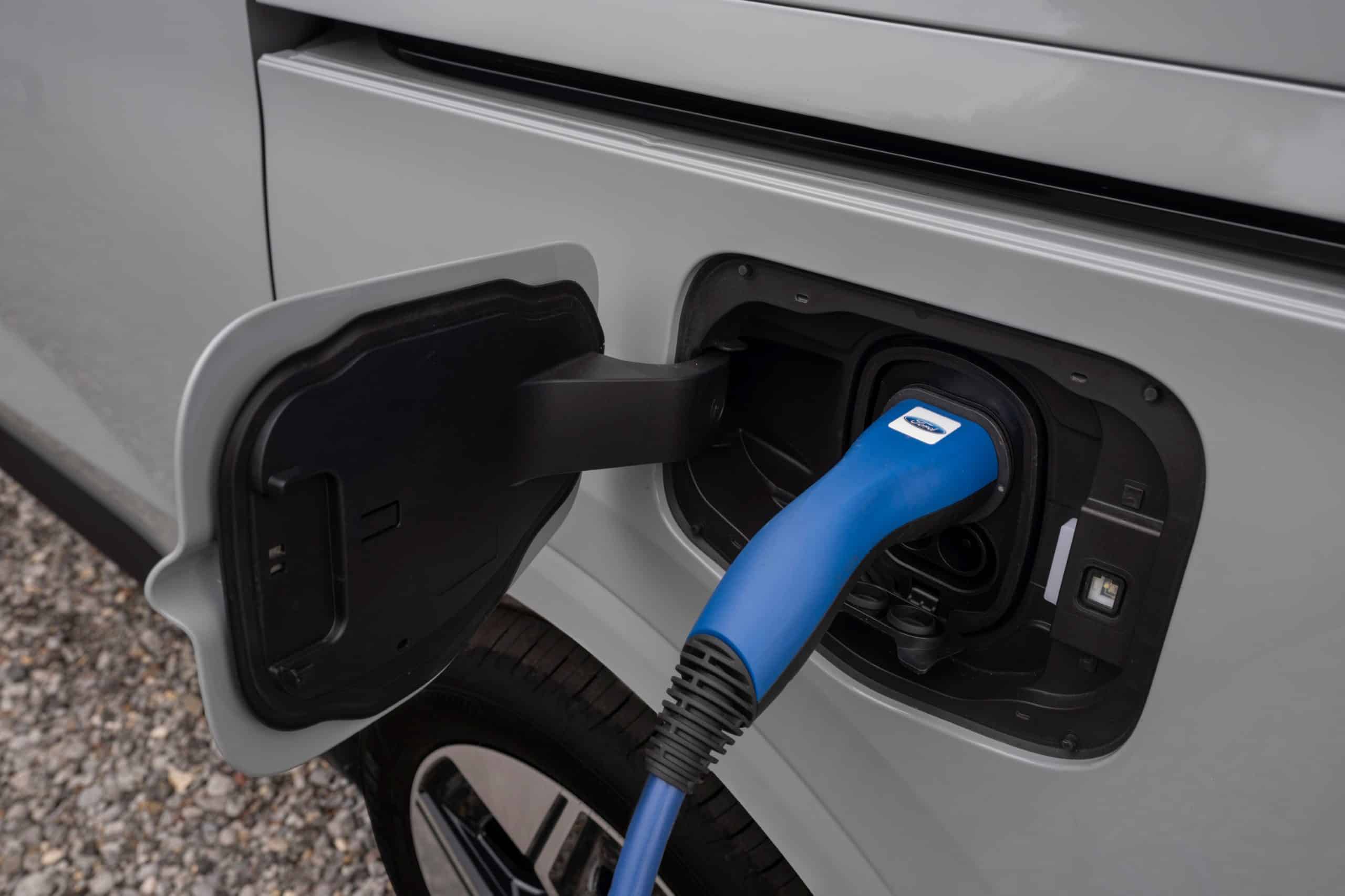 Όλα όσα χρειάζεται να γνωρίζετε για το αναβαθμισμένο Ford E-Tourneo Courier