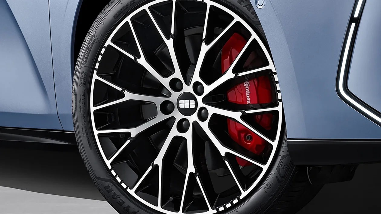 Geely Galaxy E8: Έρχεται να «ταράξει τα νερά» με 636 PS και έως 941 km αυτονομία