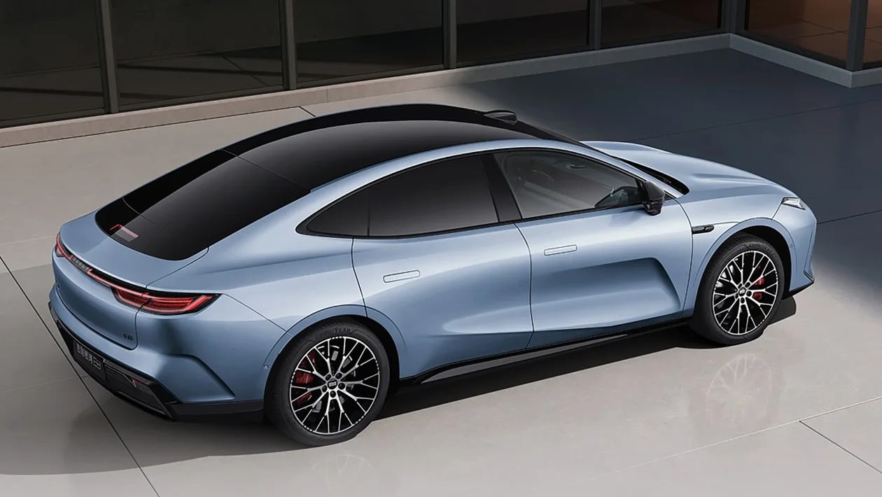 Geely Galaxy E8: Έρχεται να «ταράξει τα νερά» με 636 PS και έως 941 km αυτονομία