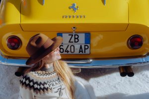 Τετράτροχα έργα τέχνης στον πάγο της λίμνης St. Moritz