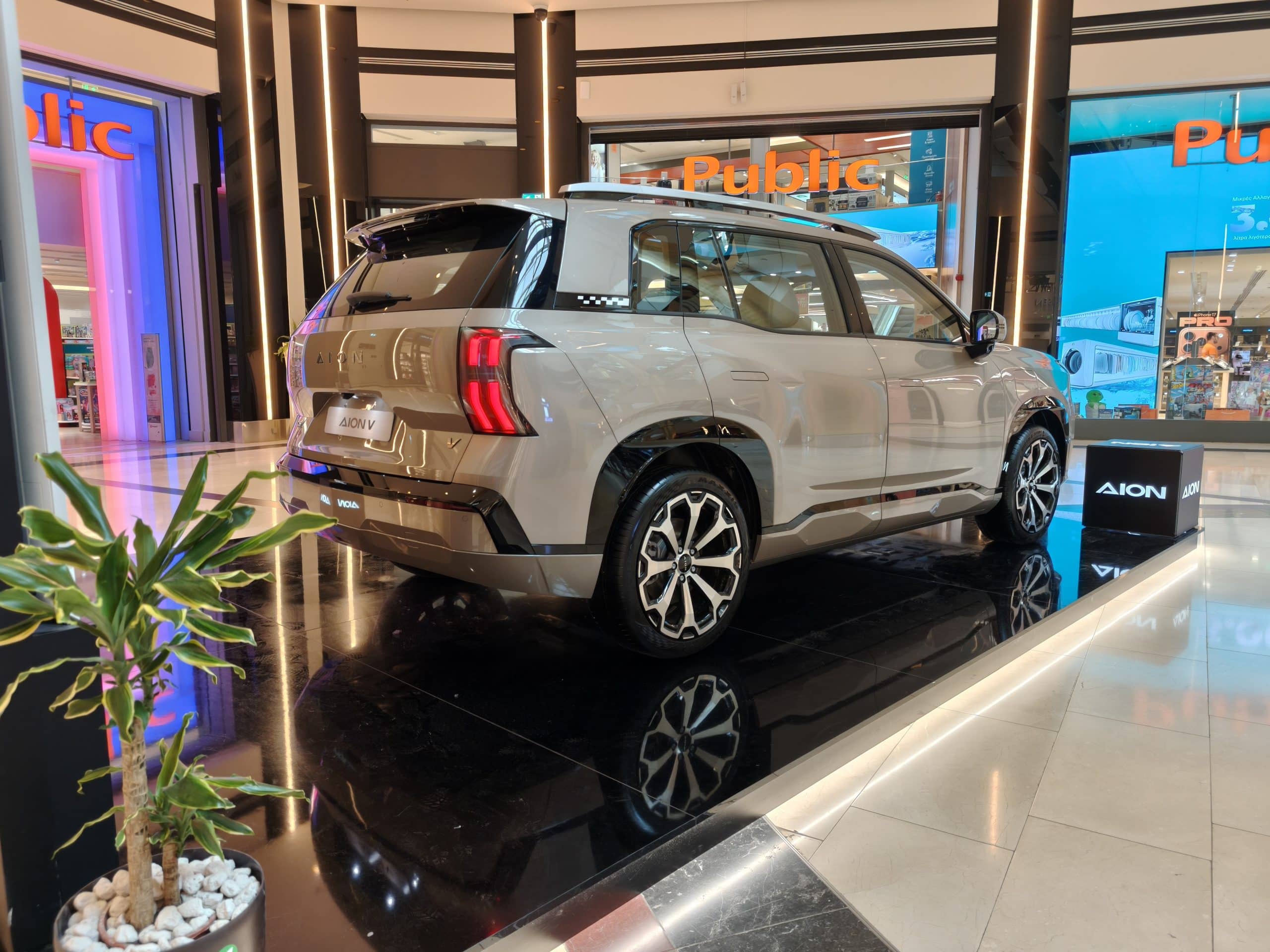 Το AION V στο Golden Hall