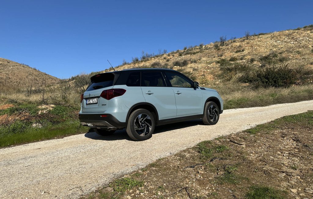 Suzuki Vitara 1.4T 48V Hybrid 4WD 110 PS 6AT test 01.26 (94B)