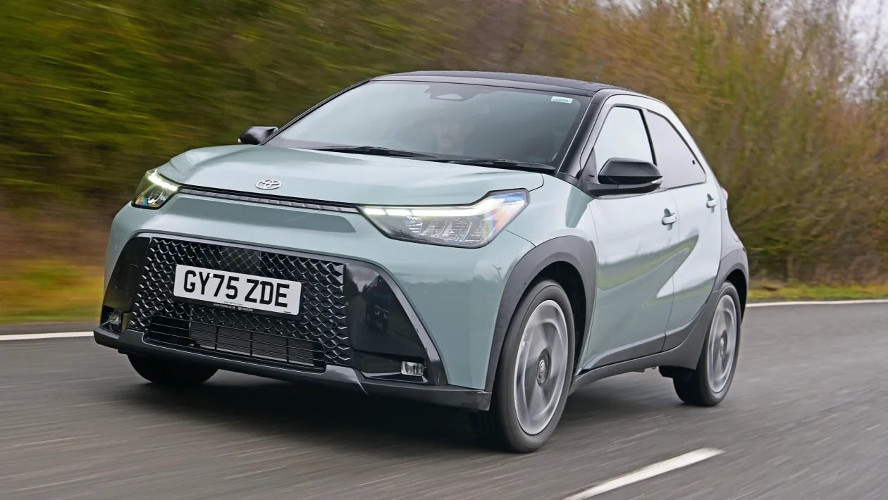 Toyota Aygo X Hybrid vs Citroen C3 Hybrid: Ποιο μικρό υβριδικό κερδίζει;