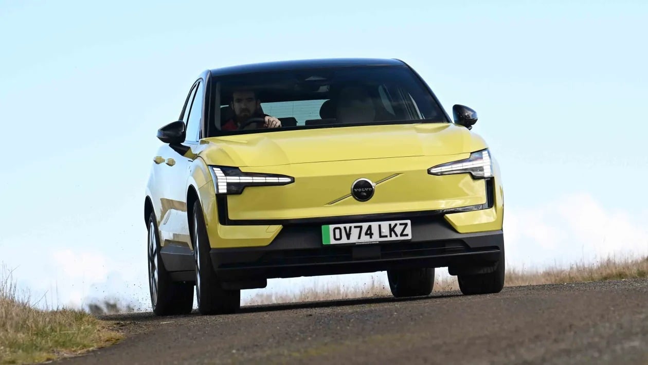 Volvo EX30: Το μικρό ηλεκτρικό SUV που παίζει στα… μεγάλα σαλόνια