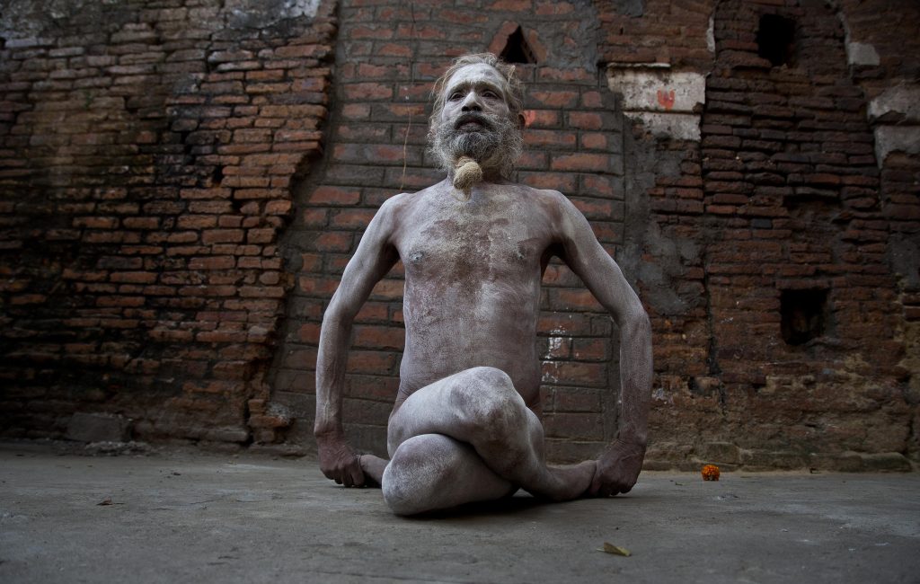 Γυμνή γιόγκα: μια απάντηση στην εμμονή με το σώμα