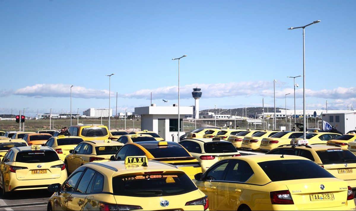 Συνεχίζεται η απεργία: Χωρίς ταξί για τρίτη μέρα – Αύριο η μεγάλη πορεία προς το Μαξίμου