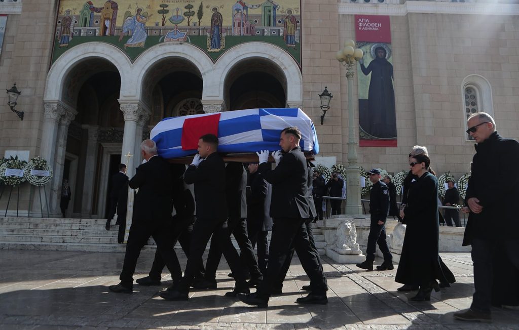 Τελέστηκε στη Μητρόπολη Αθηνών η κηδεία της Ελένης Γλύκατζη-Αρβελέρ – Ο συγκινητικός επικήδειος του Κυριάκου Μητσοτάκη