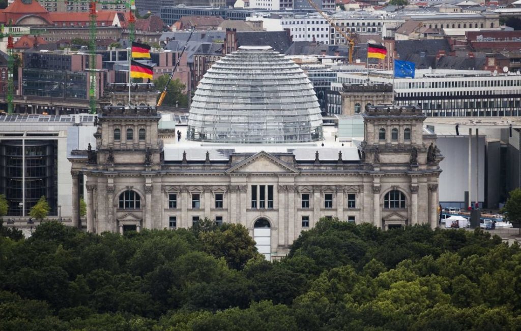 Σχεδόν τα δυο τρίτα των Γερμανών θεωρούν τις ΗΠΑ απειλή για την παγκόσμια ειρήνη