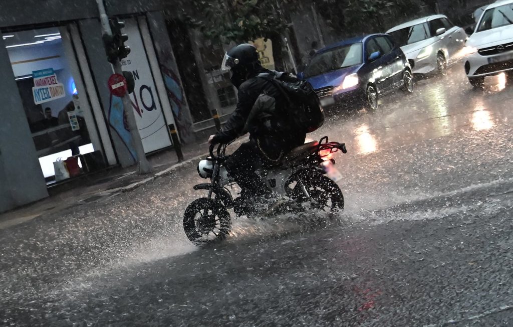 Έκτακτο δελτίο επιδείνωσης καιρού: Ισχυρές βροχές, καταιγίδες και πολύ ενισχυμένοι άνεμοι – Δείτε τις περιοχές που θα χτυπηθούν