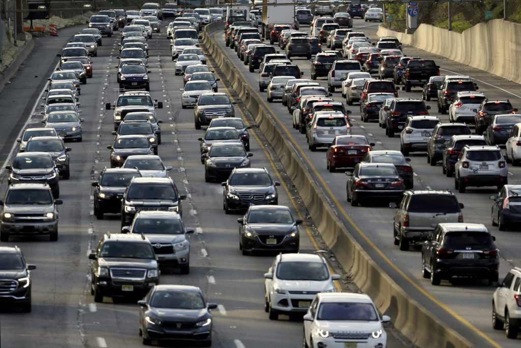 Ομπάμα: «Λιγότερο ασφαλείς και λιγότερο υγιείς» μετά την απόφαση Τραμπ να καταργήσει τα πρότυπα για τις εκπομπές ρύπων - ertnews.gr