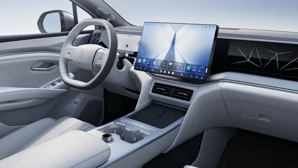 Πρώτες εικόνες από το εσωτερικό του νέου BYD Song Ultra EV