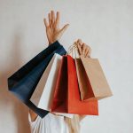 Οι χειμερινές εκπτώσεις ολοκληρώνονται το Σάββατο 28 Φεβρουαρίου. Δείτε τις τελευταίες προσφορές έως 70%, τις τάσεις της αγοράς και τι πρέπει να προσέξετε στις online αγορές.