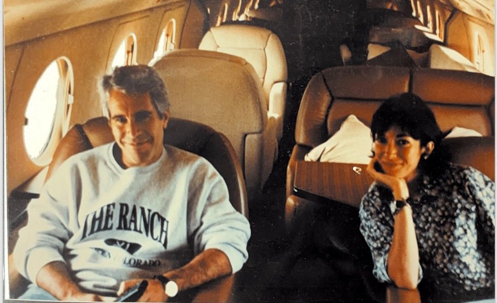 Σκάνδαλο Έπστιν: Η Μάξγουελ θα μιλήσει αν της δώσει χάρη ο Τραμπ