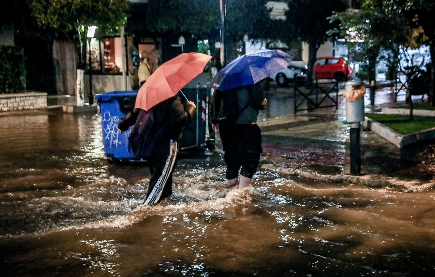 Καιρός: Τσίκνισμα με βροχές και καταιγίδες στο μεγαλύτερο μέρος της χώρας – Διπλή κακοκαιρία 48 ωρών