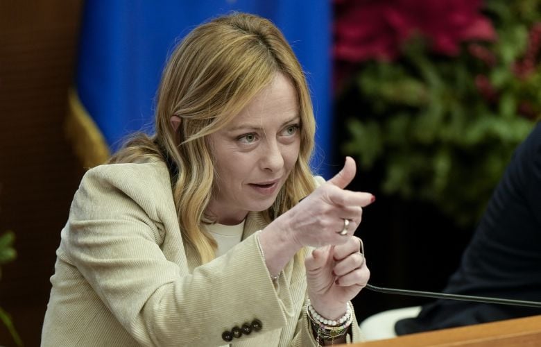 Μέτρα για τις διαδηλώσεις παίρνει η κυβέρνηση Μελόνι στην Ιταλία – Έμφαση στην «προληπτική προσαγωγή» και στην απαγόρευση συμμετοχής