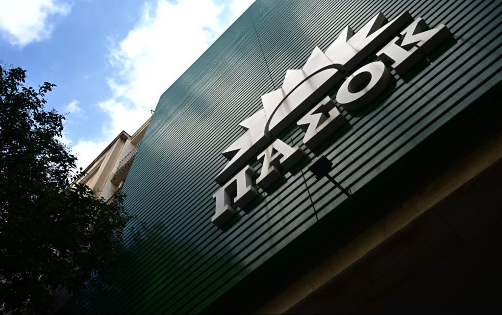 ΠΑΣΟΚ: Η κυβέρνηση γεμίζει με «φέσια» την οικονομία