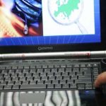 Σοκ στον Βόλο: Συνελήφθη μητέρα τριών ανήλικων για παιδική πορνογραφία