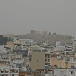 Η αφρικανική σκόνη πνίγει την Αττική: Σχεδόν δεν φαίνεται η Ακρόπολη, το φαινόμενο κορυφώνεται – Δείτε εντυπωσιακές εικόνες