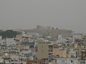 Η αφρικανική σκόνη πνίγει την Αττική: Σχεδόν δεν φαίνεται η Ακρόπολη, το φαινόμενο κορυφώνεται – Δείτε εντυπωσιακές εικόνες