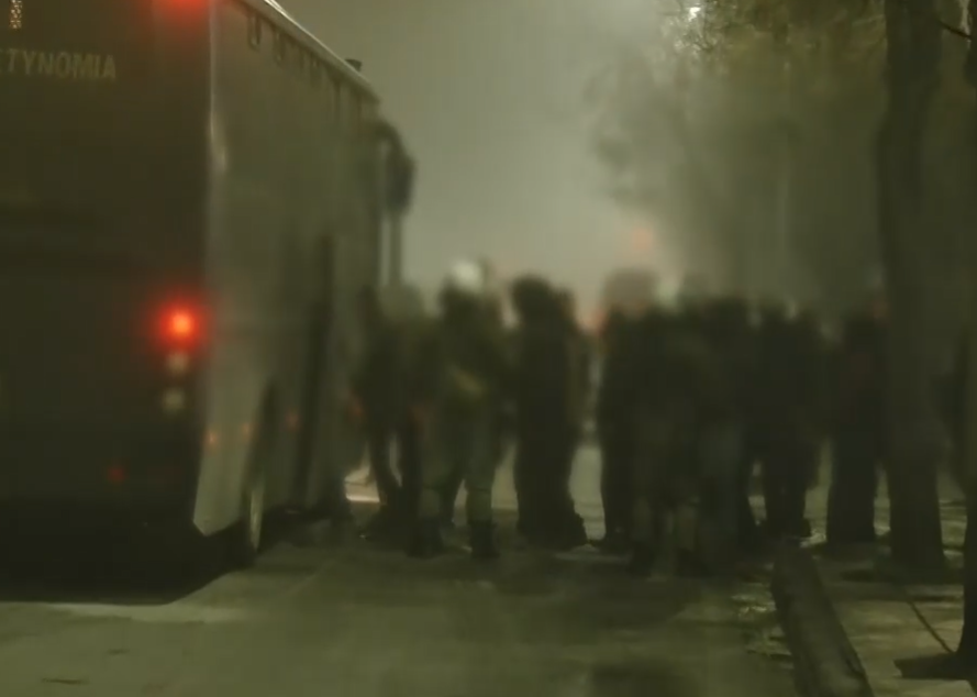 Σοβαρά επεισόδια στο ΑΠΘ- Στις 309 οι προσαγωγές, συνεχίζεται η διαδικασία ταυτοποίησης- Τι αναφέρουν οι πρυτανικές αρχές και η Ένωση Αστυνομικών Υπαλλήλων