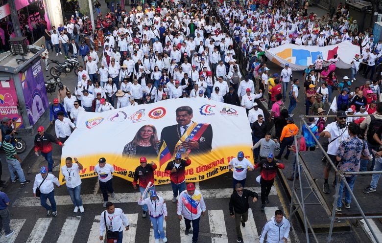 Χιλιάδες διαδηλωτές στο Καράκας ζητούν την επιστροφή του Μαδούρο