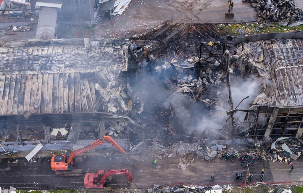 Φονική έκρηξη στη «Βιολάντα»: Έφοδος της ΔΑΕΕ στο σπίτι του ιδιοκτήτη της εταιρείας και σε γραφεία – Κατασχέθηκε ηλεκτρονικός εξοπλισμός