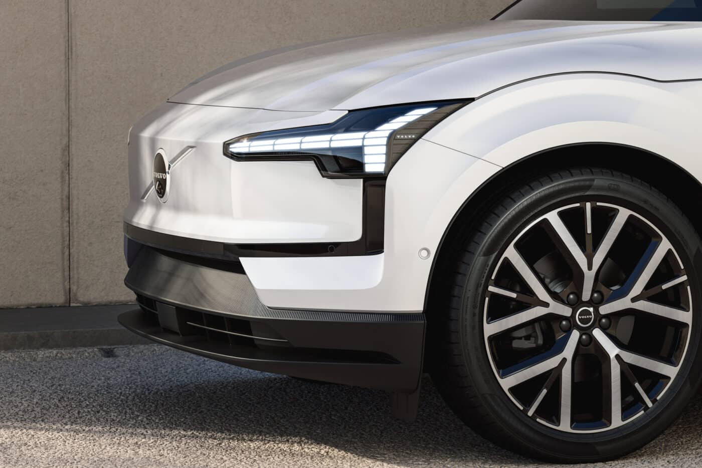 Νέο Volvo EX30: Έρχεται η πιο προσιτή ηλεκτρική έκδοση με 150 PS και λειτουργία powerbank!