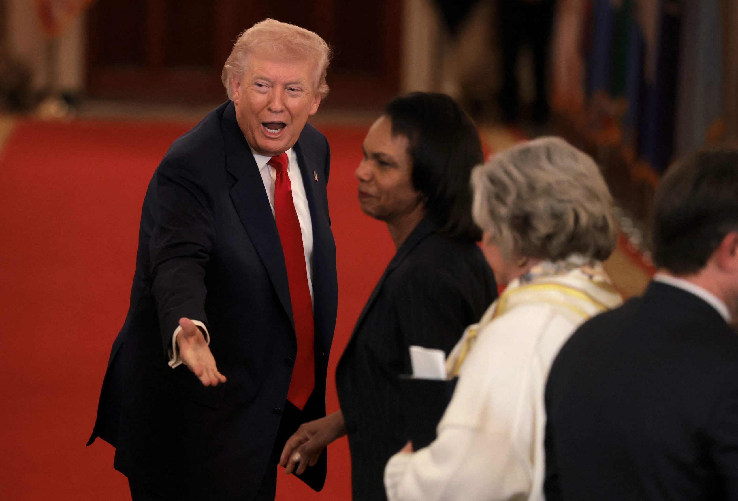 Tραμπ: Αφανίστηκαν ο στρατός, η αεροπορία και το ναυτικό του Ιράν - ertnews.gr