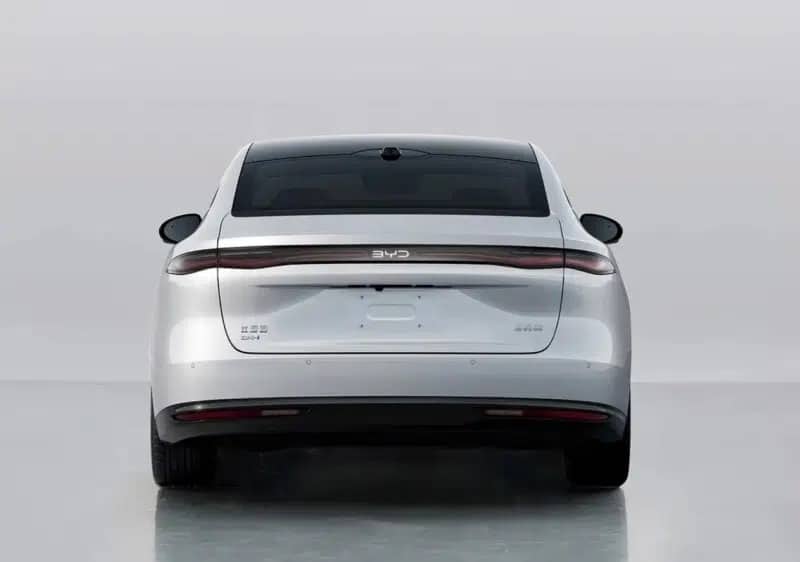 BYD Seal 08: 1.000 km αυτονομία και φόρτιση 400 km σε 5 λεπτά!