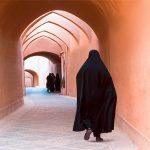 Καθηλώνει η Γιασμίν Αλιζάντε: «Για να χειρουργηθεί μια γυναίκα στο Ιράν, πρέπει να υπογράψει ο άντρας της»